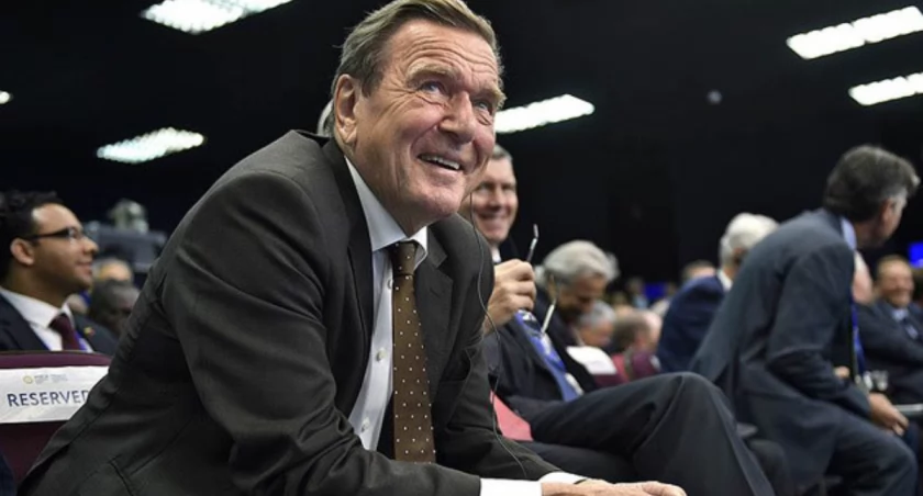 Były kanclerz Niemiec Schröder zostaje wezwany do opuszczenia Partii Socjaldemokratycznej ze względu na przyjaźń z Putinem