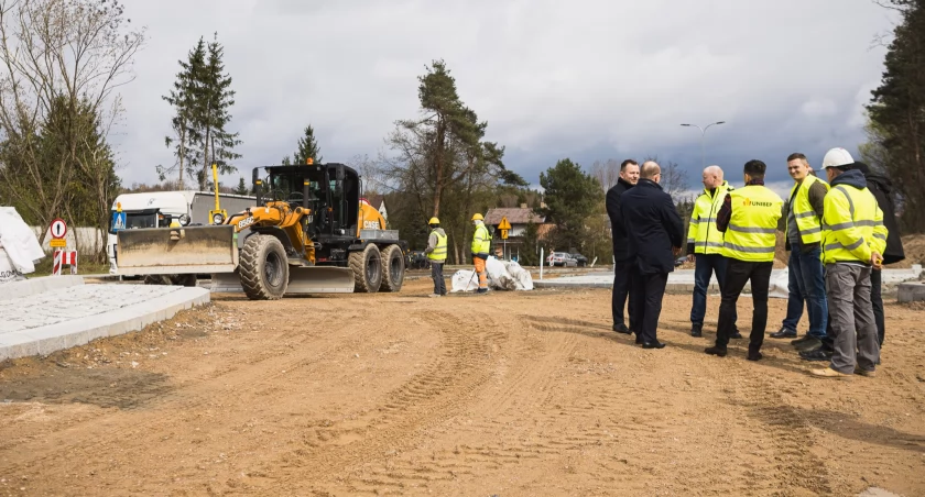 Przebudowa ulicy Raginisa w Białymstoku trwa. Na razie prace idą zgodnie z planem