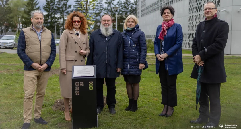 Pierwsze drzewa posadzone. Graby upamiętniają wybitnych ludzi politechniki