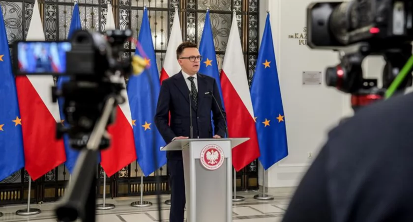 Trzecia Droga podzielona w sprawie związków partnerskich. Szymon Hołownia będzie głosował za związkami