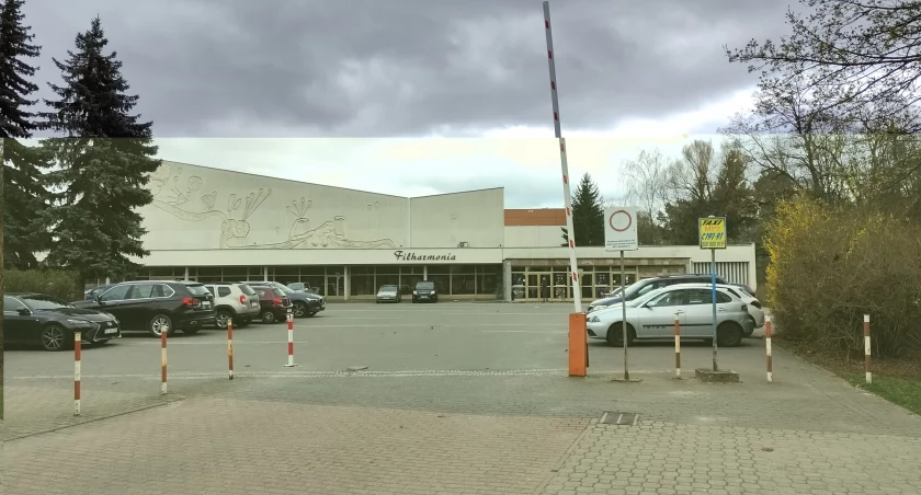 Studencka scena młodych tuż przed weekendem