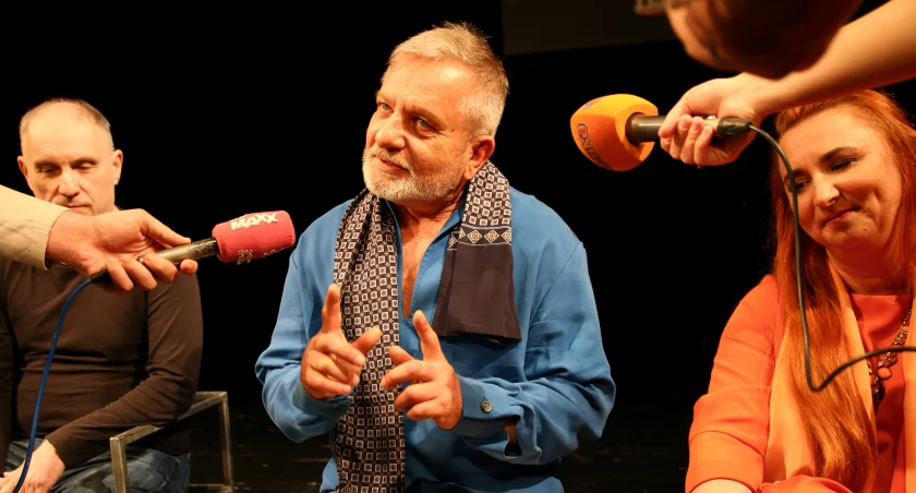 Małe zbrodnie małżeńskie: najnowsza sztuka Teatru Dramatycznego