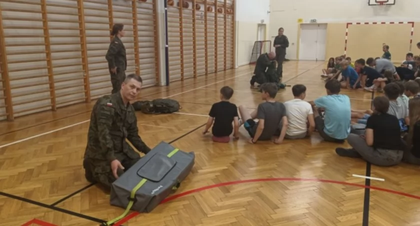 Żołnierze podnoszą świadomość dzieci i młodzieży w zakresie bezpieczeństwa