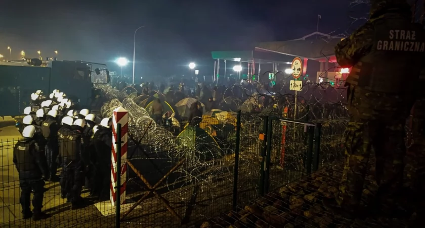 Wojewoda podlaski szuka „miejsc obiektów możliwych do wykorzystania przy masowym napływie cudzoziemców”