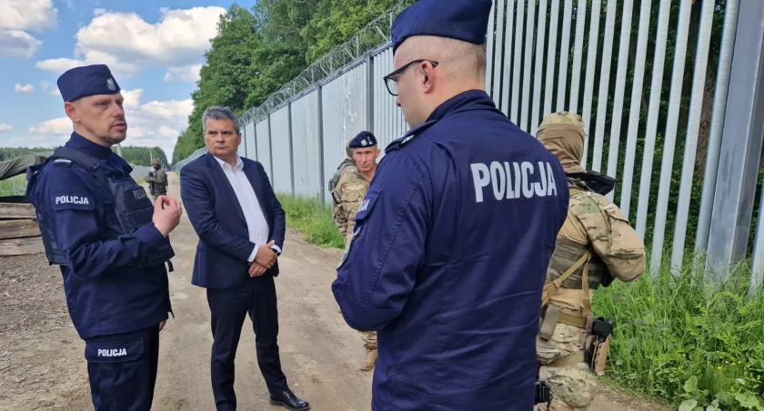 Ponad tydzień zajęło szefowi MSWiA wysłanie policjantów ze zwartych oddziałów na granicę polsko – białoruską