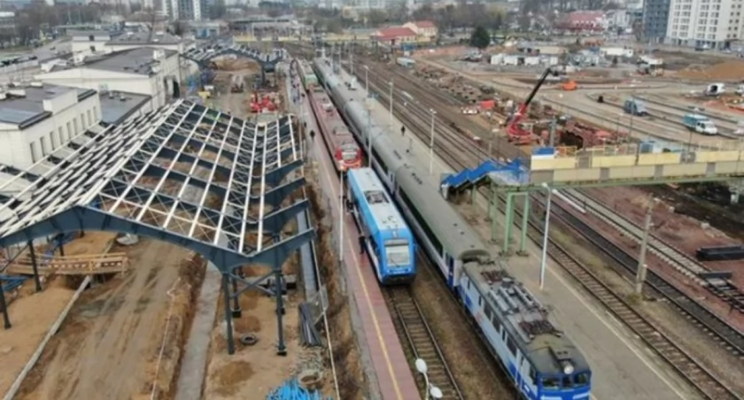 Dworzec kolejowy i węzeł intermodalny jeszcze przed Nowym Rokiem