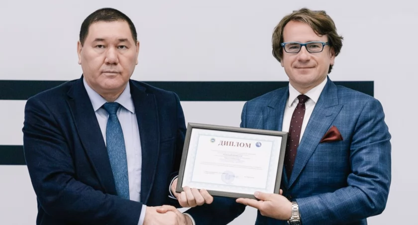 Kazachska Akademia Nauk uhonorowała prof. Śleszyńskiego najwyższym wyróżnieniem