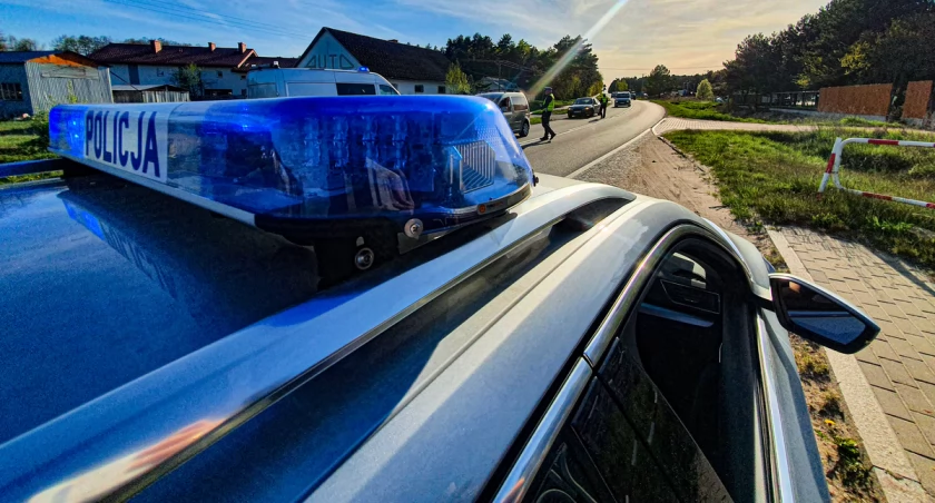 Dwa paszporty zatrzymane, zarzuty dla dwóch osób i wlepionych 15 mandatów. To efekt działań Policji wobec atakujących Wojsko Polskie