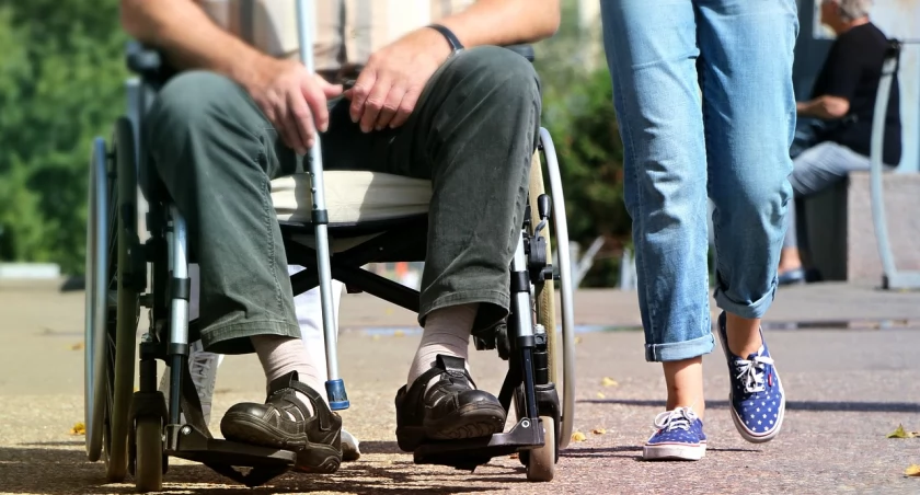 Kto może otrzymać 500+ dla niesamodzielnych: zasady przyznawania, dokumenty, ograniczenia
