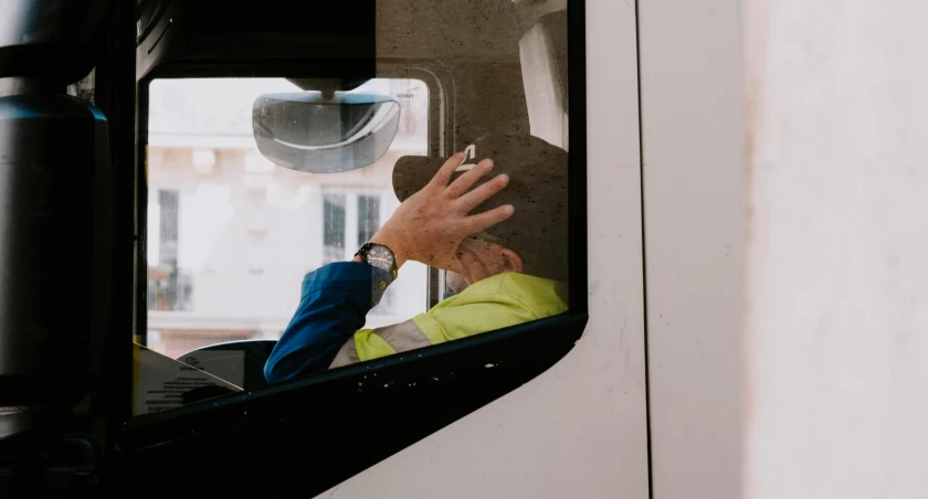Biedronka, Dino i firmy transportowe były w zmowie? Sprawdza to UOKiK
