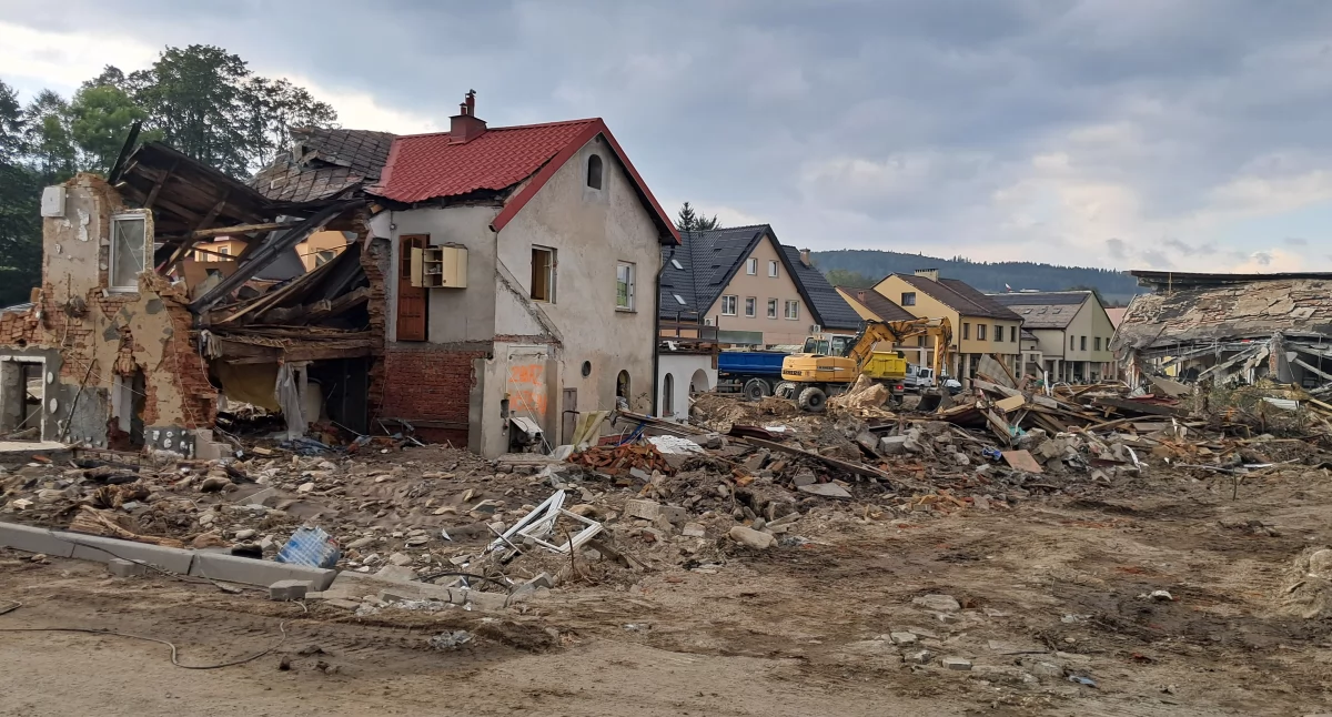 PCK wskazuje jakie dary są teraz najbardziej potrzebne powodzianom [LISTA]