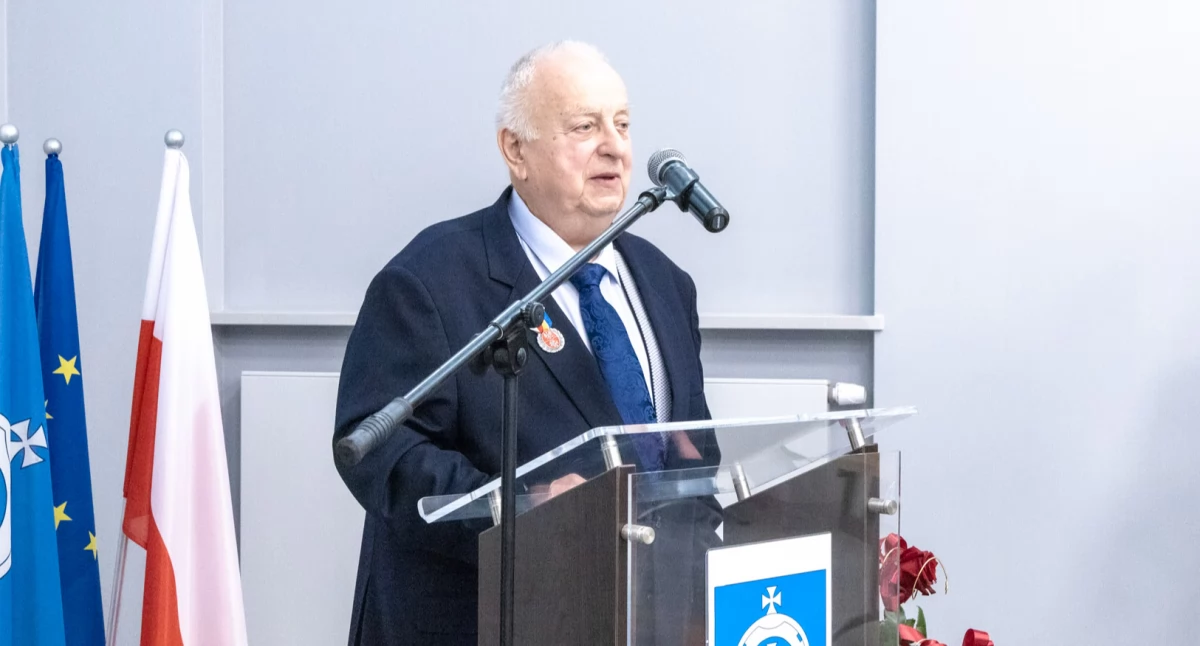 Odznaka honorowa dla lekarza internisty. Mikołaj Popławski ma 87 lat i nadal jest czynny zawodowo