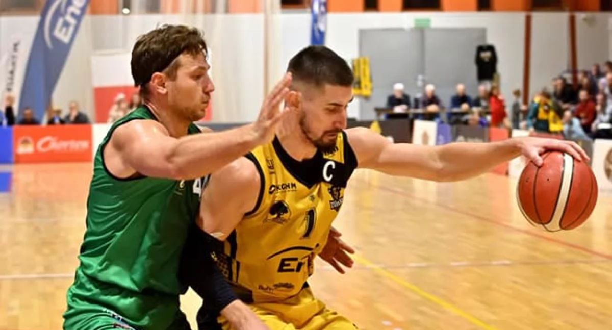 2 liga koszykówki: Rogate derby dla Żubrów. Tur w weekend znowu u siebie, a Żubry gonią do Łowicza 