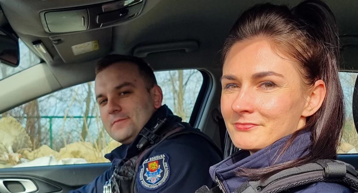 Starsza kobieta szła w nocy tylko w koszuli nocnej i klapkach. Z pomocą przyszli policjanci