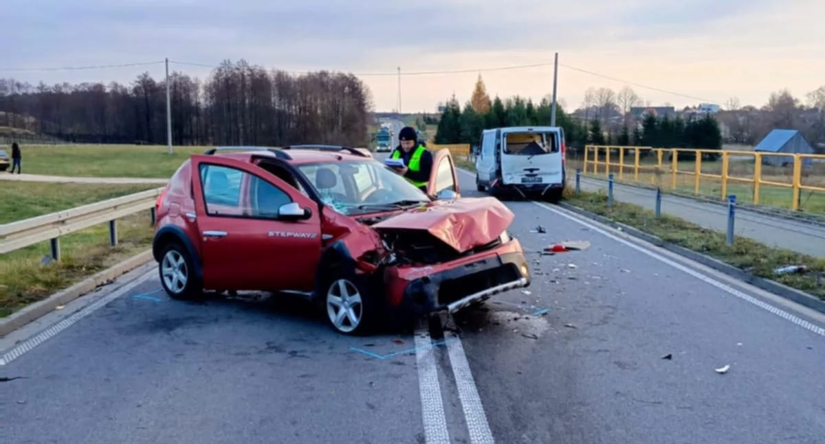 Uwaga ślisko! Opady śniegu i przymrozek zaskoczyły kierowców i drogowców 