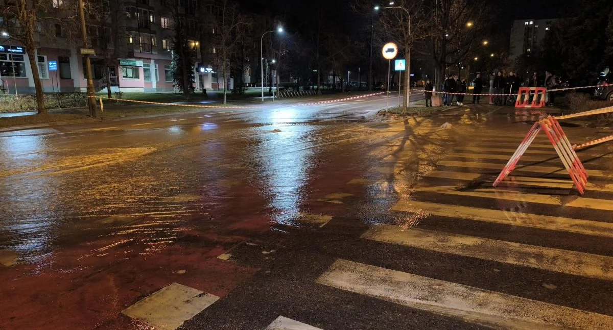 Potężna awaria sieci wodociągowej w Białymstoku (WIDEO)