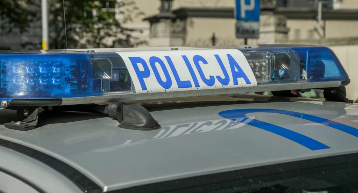 Pościg w Bielsku Podlaskim: uciekający odjechał, radiowóz rozbity
