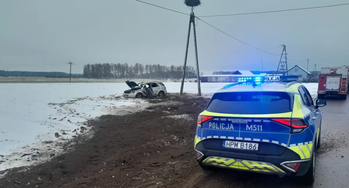 Pieńczykowo: auto uderzyło w betonowy słup, zginęła kobieta