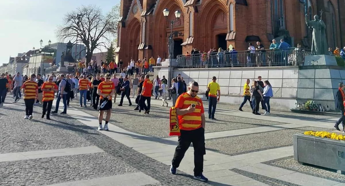Żółto-kolorowy Wielki Czwartek. Będzie i żółto-czerwona święconka   