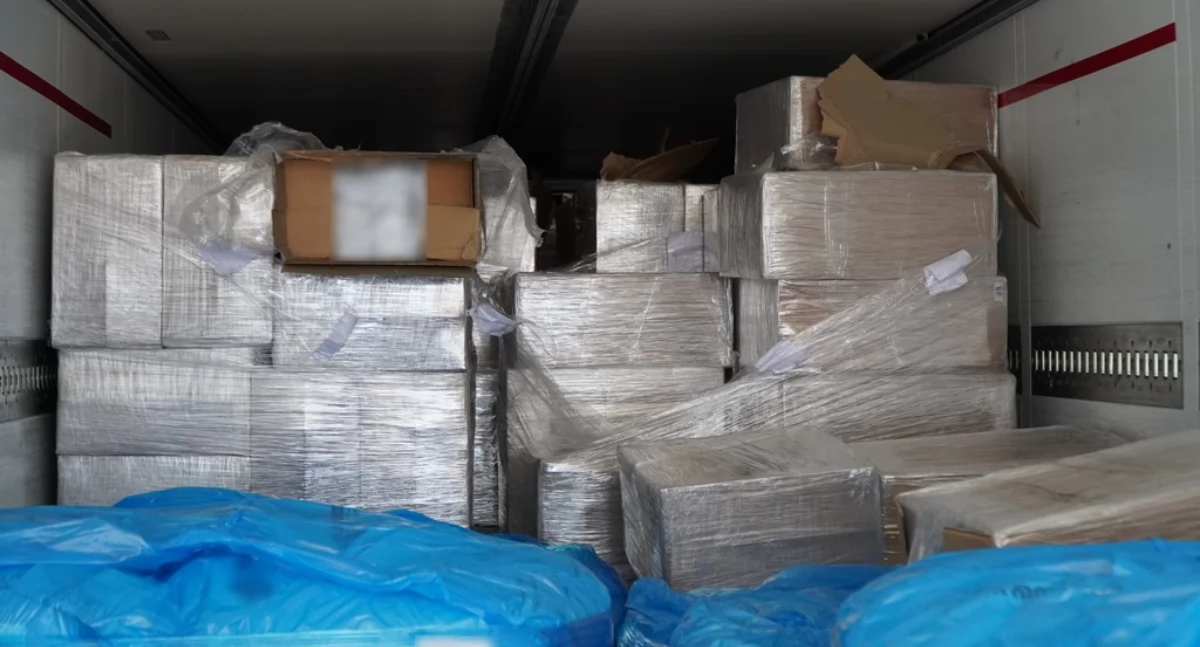 Kłamstwo kierowcy tira: nie wiózł chusteczek, tylko papierosy za 5 mln zł