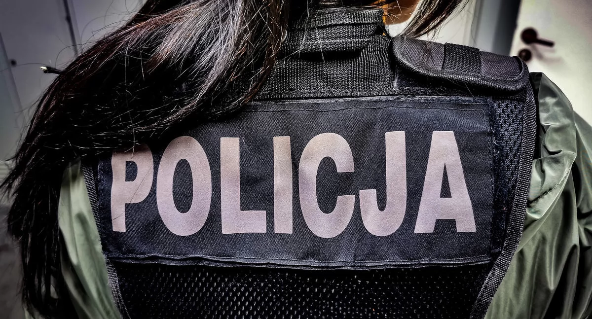 Mężczyzna po bójce zamknął kobietę w mieszkaniu. Ta wyładowała złość na policji