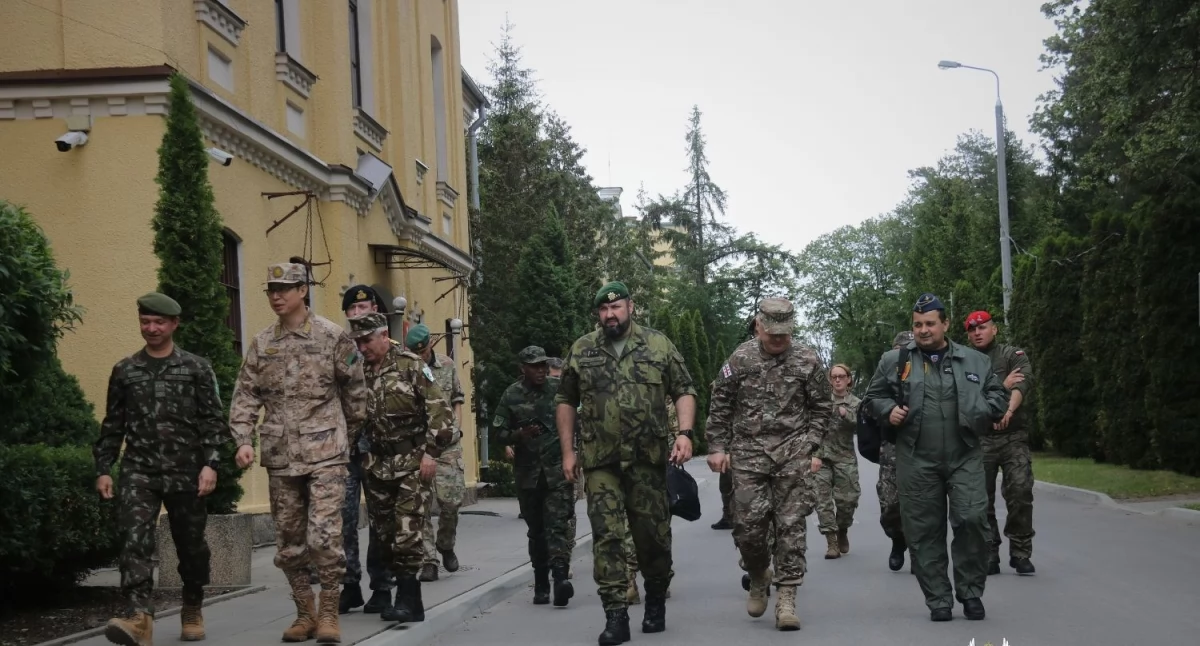 12 zagranicznych attaché obrony w Białymstoku