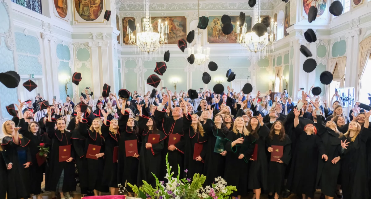Poznaj nazwiska nowych profesorów, doktorów i doktorów habilitowanych na UMB