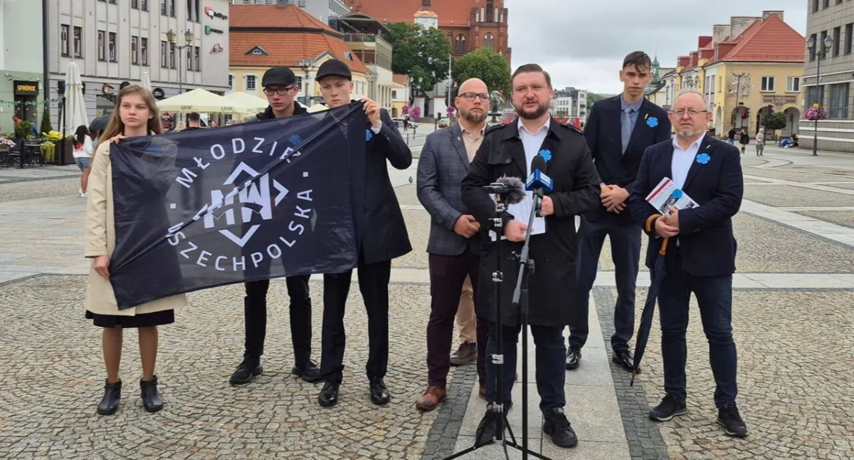 Kwiaty Wołynia w Białymstoku. Młodzież Wszechpolska i Konfederacja przypominają o mordzie na Wołyniu