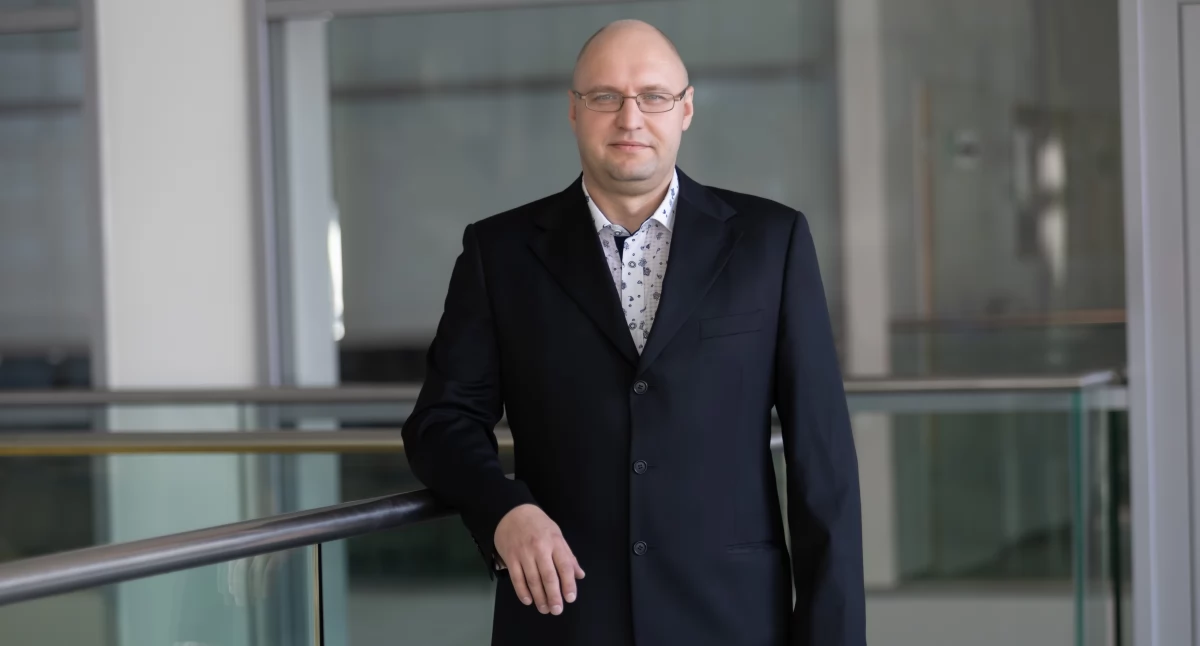 Od światłowodów po lasery: Piotr Miluski z tytułem profesora