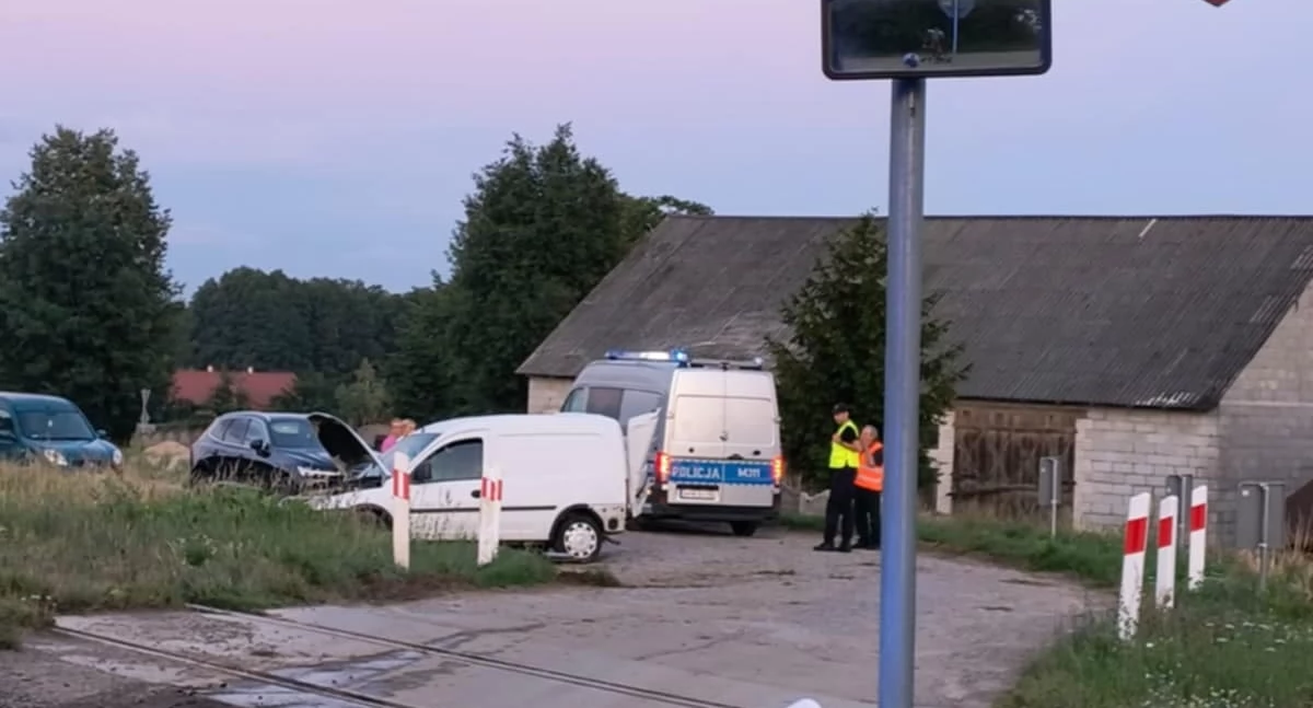 Kolejny wypadek na przejeździe kolejowym pod Łomżą: kierowca miał ogromne szczęście!