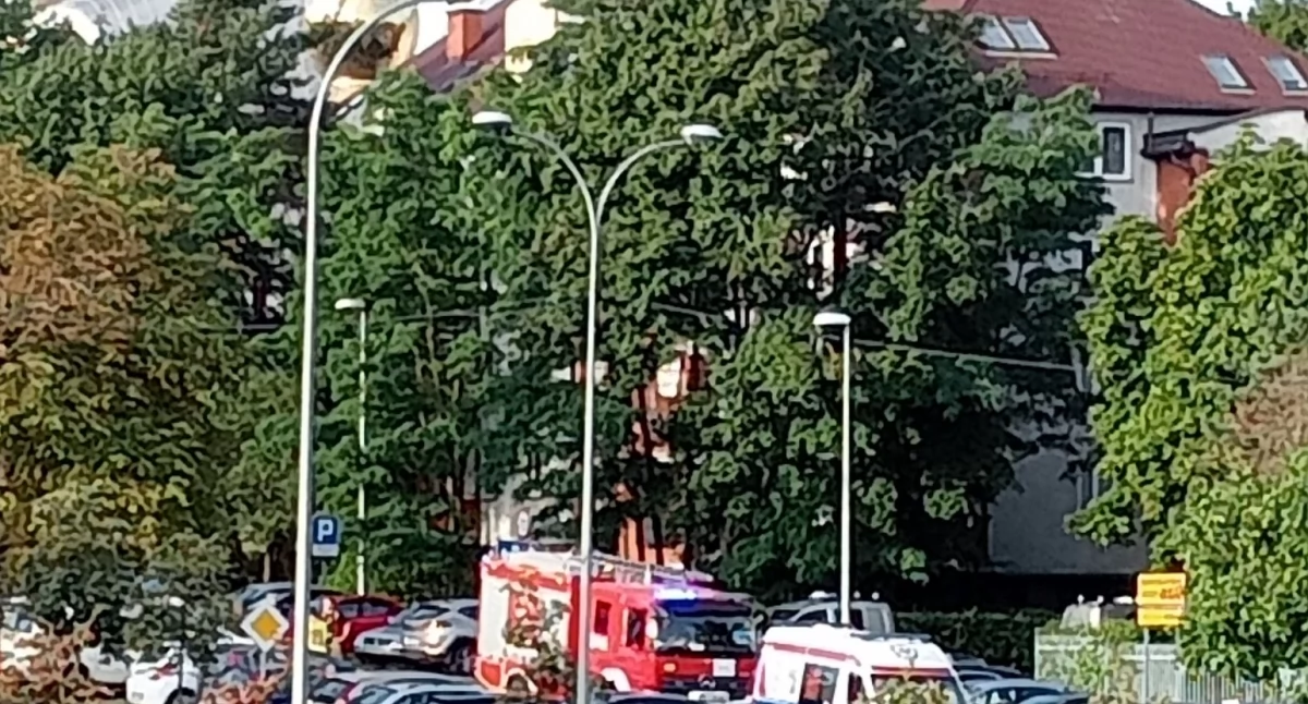 11 godzin na dachu i paraliż osiedla Nowe Miasto. Służby cały czas w gotowości