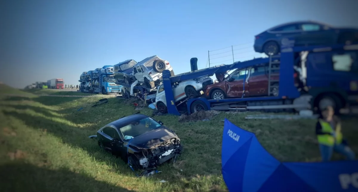 AKTUALIZACJA) Tragiczny wypadek na S61. Nie żyje kierowca ciężarówki. A wszystko przez wymianę opony! (