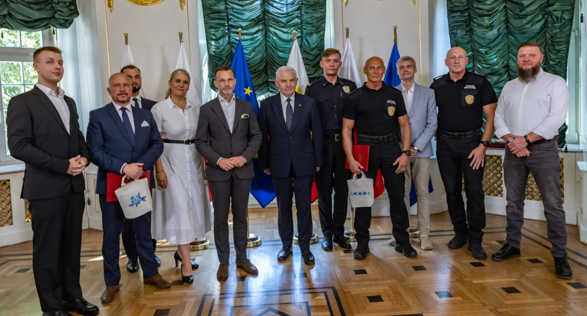 Odwaga i wspólne działanie uratowały życie. Prezydent Truskolaski i wojewoda Brzozowski doceniają bohaterów
