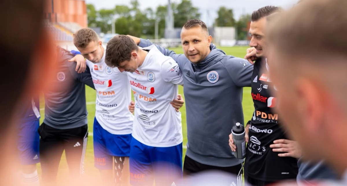III liga: ŁKS Łomża na czele, japońskie strzelanie i Wigry przełamują impas