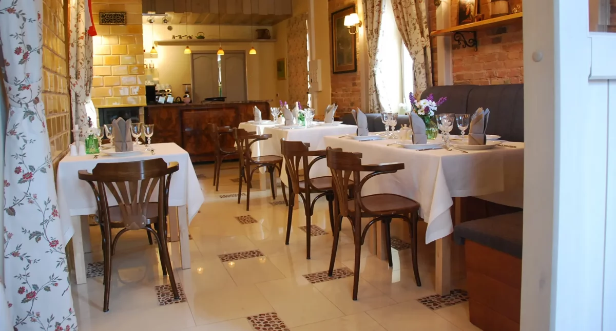 Stoczek 1929 - Restauracja w Białowieży: Gdzie Tradycja Spotyka Nowoczesność?