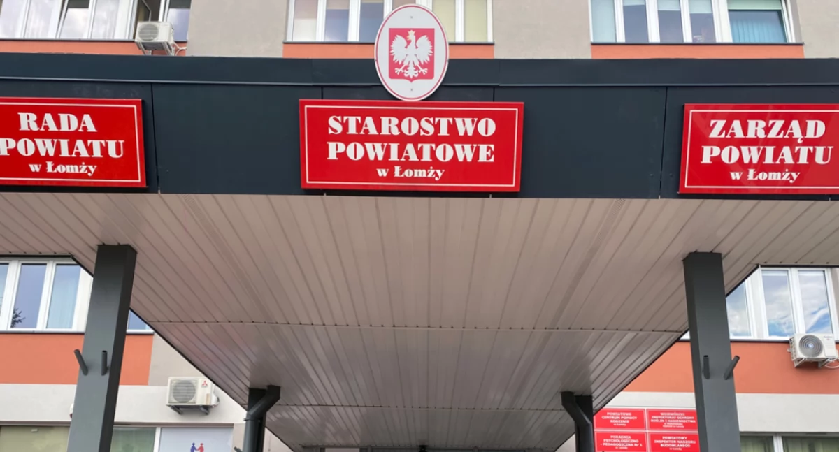Bałagan w starostwie w Łomży. Chaos i utrata zaufania.