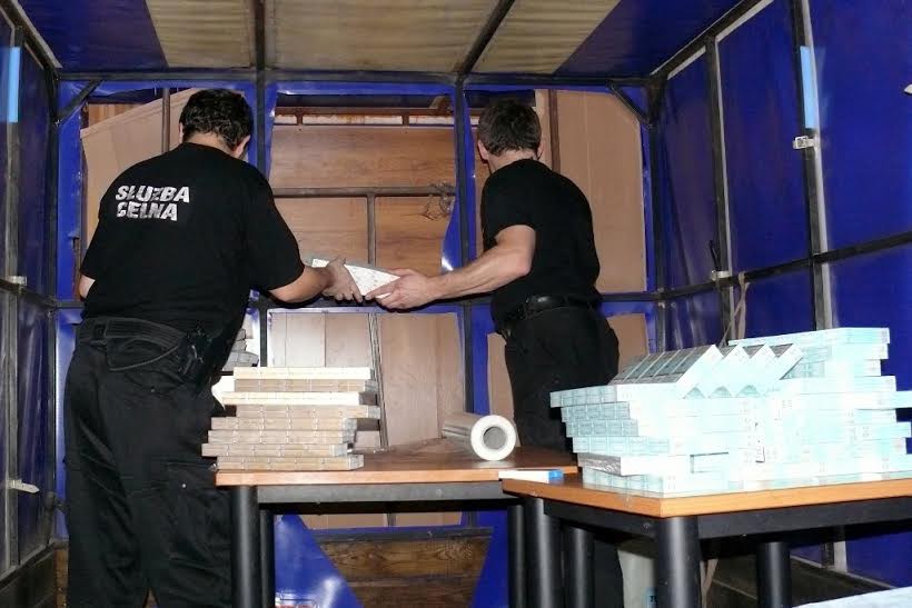 Skrytka z kontrabandą wartą 340 tys. złotych