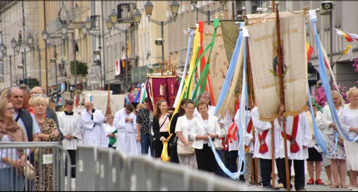 Boże Ciało w Białymstoku. Tłumy na procesjach, ogromne zmiany w ruchu i objazdy 