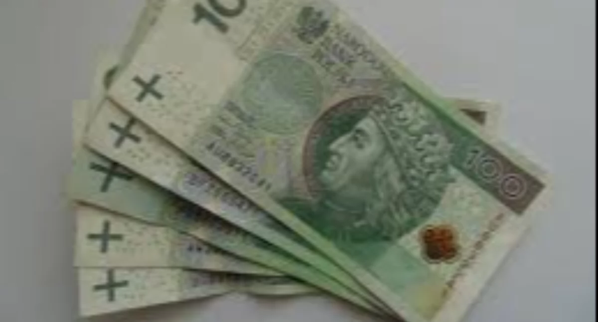 Pozorny awans Polski. Nasza gospodarka stoi w miejscu, a państwo marnuje pieniądze?