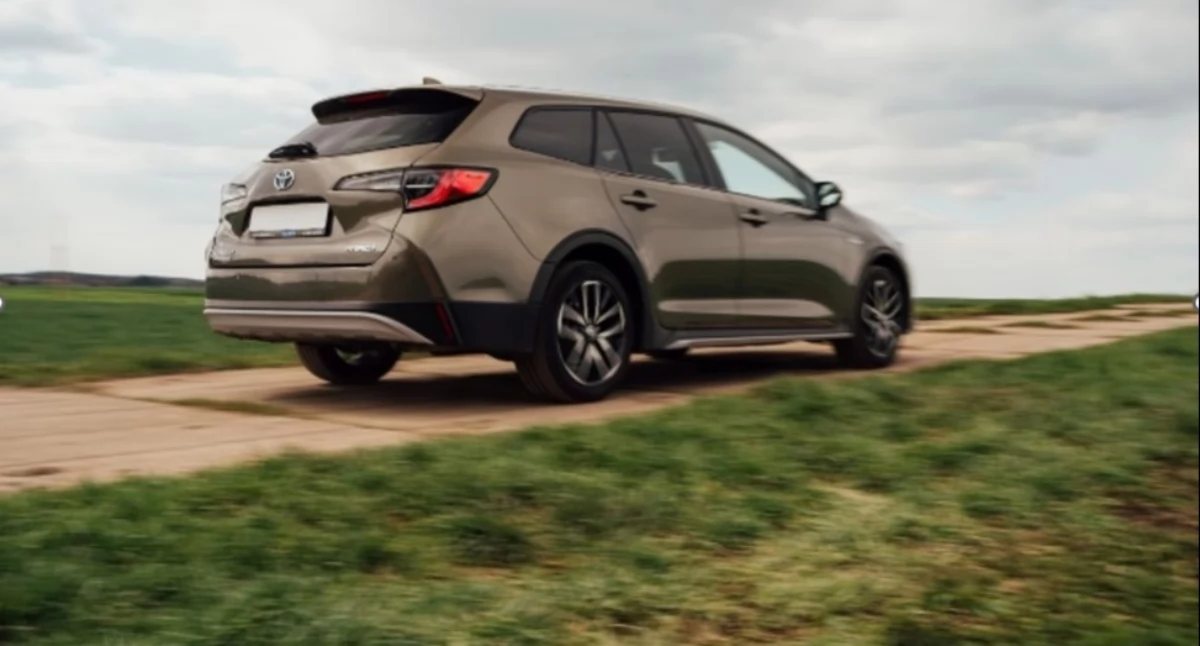 Prawda i mity o używanych hybrydach! Toyota liderem rynku!