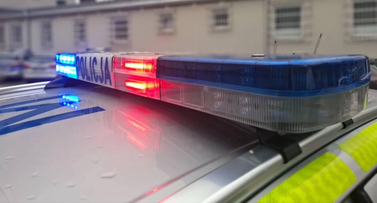 Kierowca mercedesa potrącił pieszego i uciekł. Policja poszukuje sprawcy wypadku