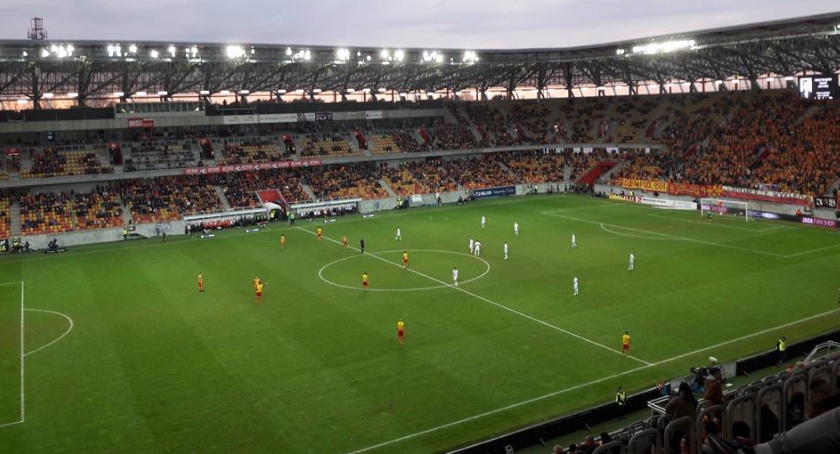 Jagiellonia kontra Stadion Miejski: Żeby trawa była zielona 