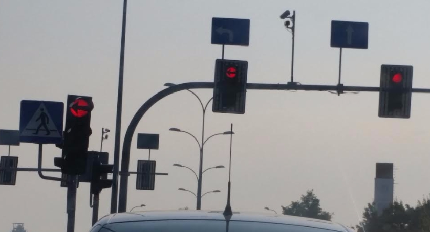 Światła są wyłączane, żeby sprawniej jeździć