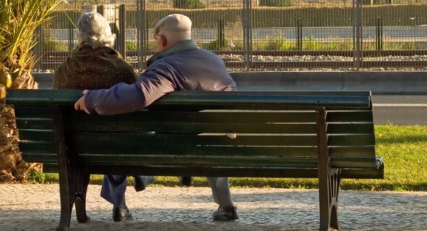 Premia za pracę dla wczesnych emerytów. Pracuj a rząd zapłaci 5 tysięcy rocznie