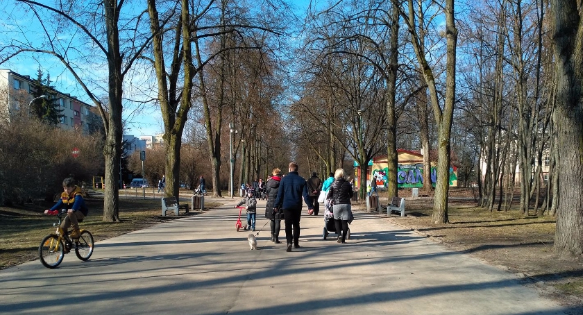 Jeszcze miesiąc temu walczyliśmy z zimą, a dziś…