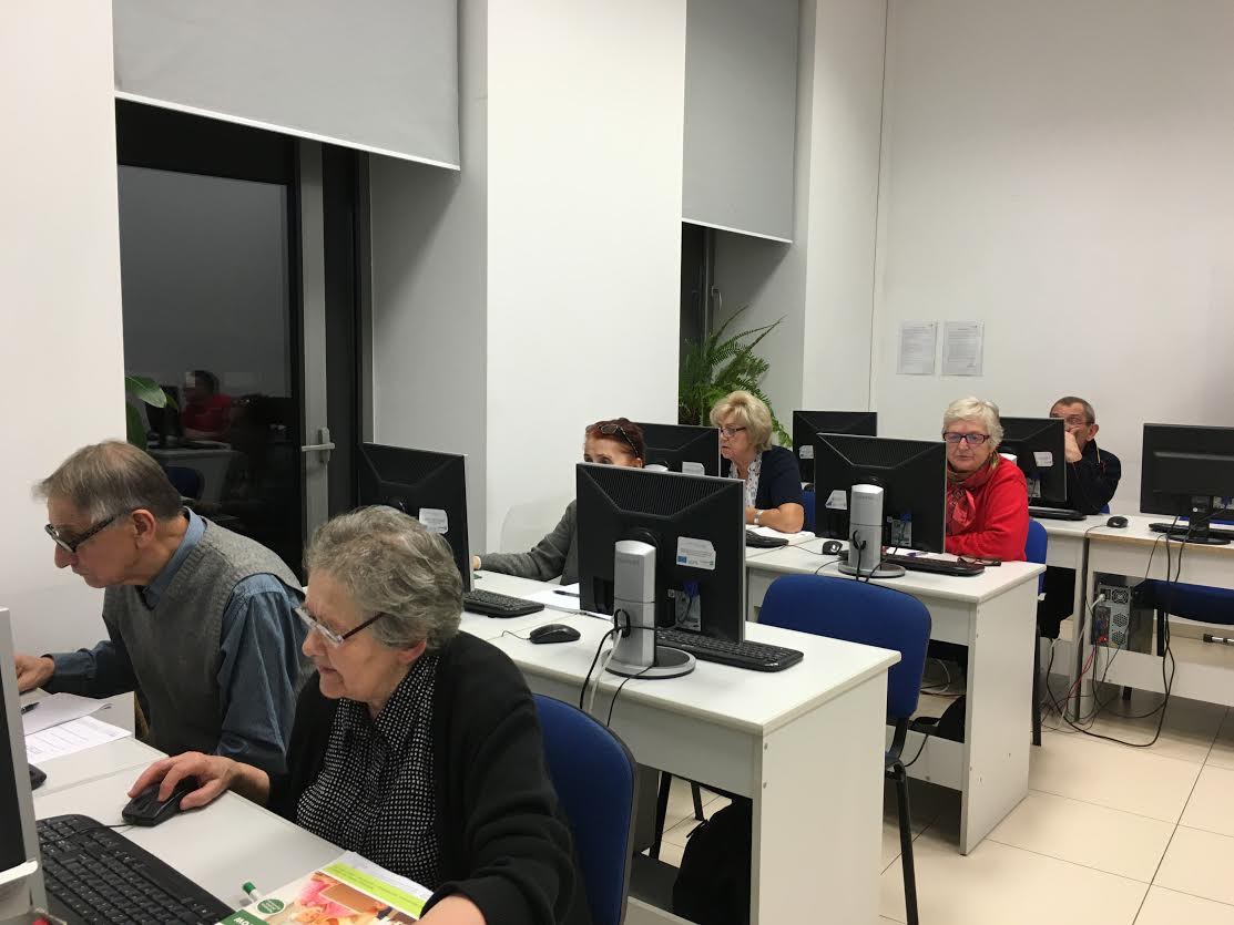 Oswoić cyfrowy świat – czyli senior w sieci