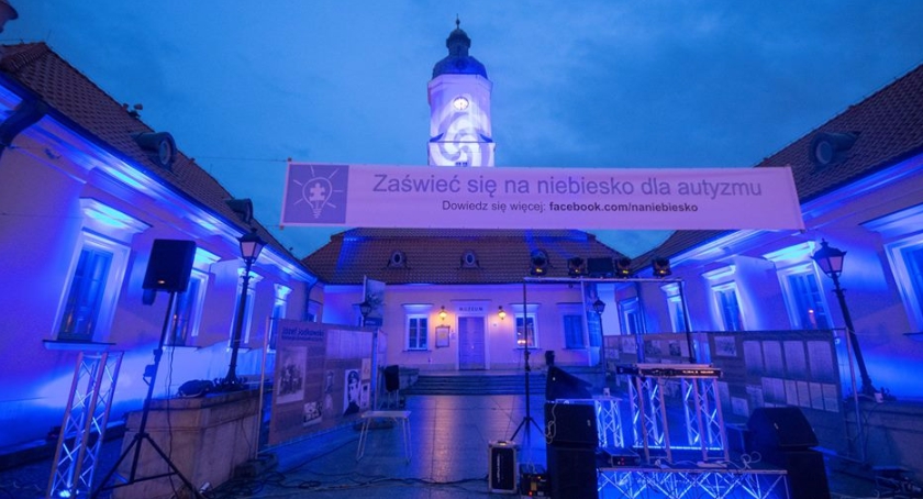 Białystok znów zaświeci się na niebiesko w geście solidarności 
