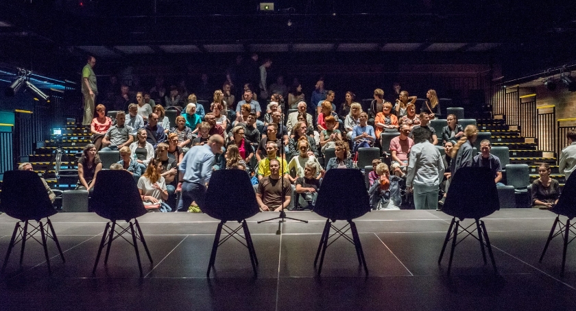 Marzysz o występie na scenie, podejmij wyzwanie w Uniwersyteckim Centrum Kultury