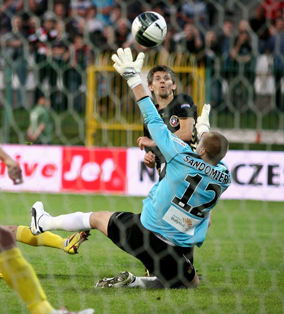 Prokuratura na ostro zabiera się za transfer Grzegorza Sandomierskiego