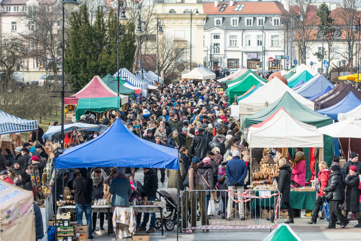 Koszyki, baloniki, chałwy oraz sery i drewniane 5 złotych